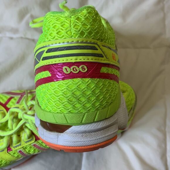 ASICS, ladies GT 2000, dynamic duo max running shoes, size 6.5 - Picture 4 of 13